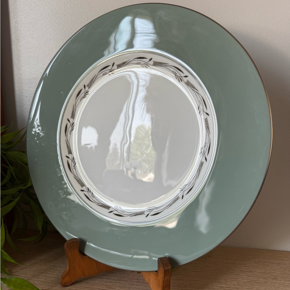 Elegant Wedgewood Green and White Decorative Plates, set of 5